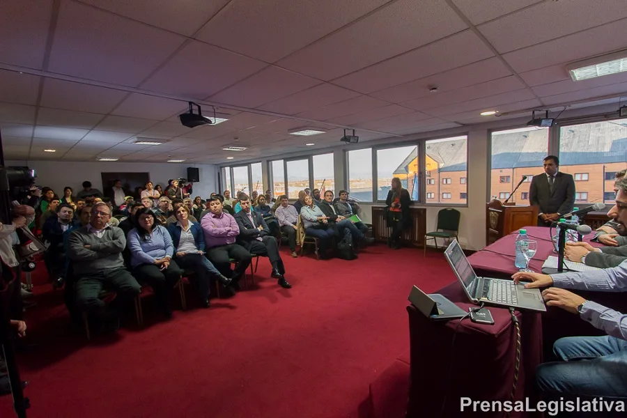 El Ejecutivo presentó el proyecto de ley de aguas en Casa de Gobierno