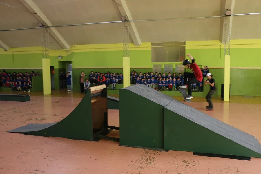 Jovenes del Skate Park realizaron demostración para el Jardín "Janito Bosco"