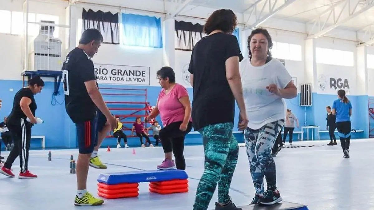 Continúan las clases de acondicionamiento físico y zumba durante este verano