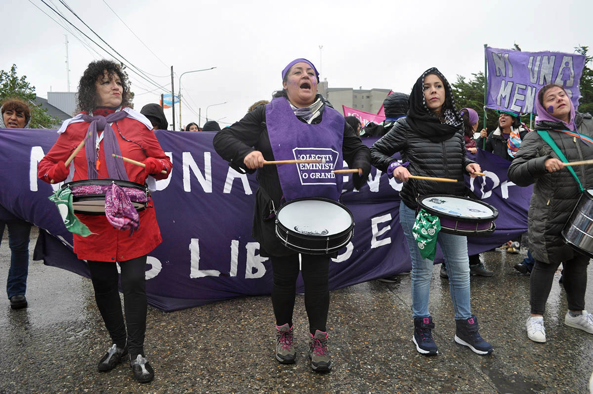 Feministas se movilizaron por las calles de Río Grande