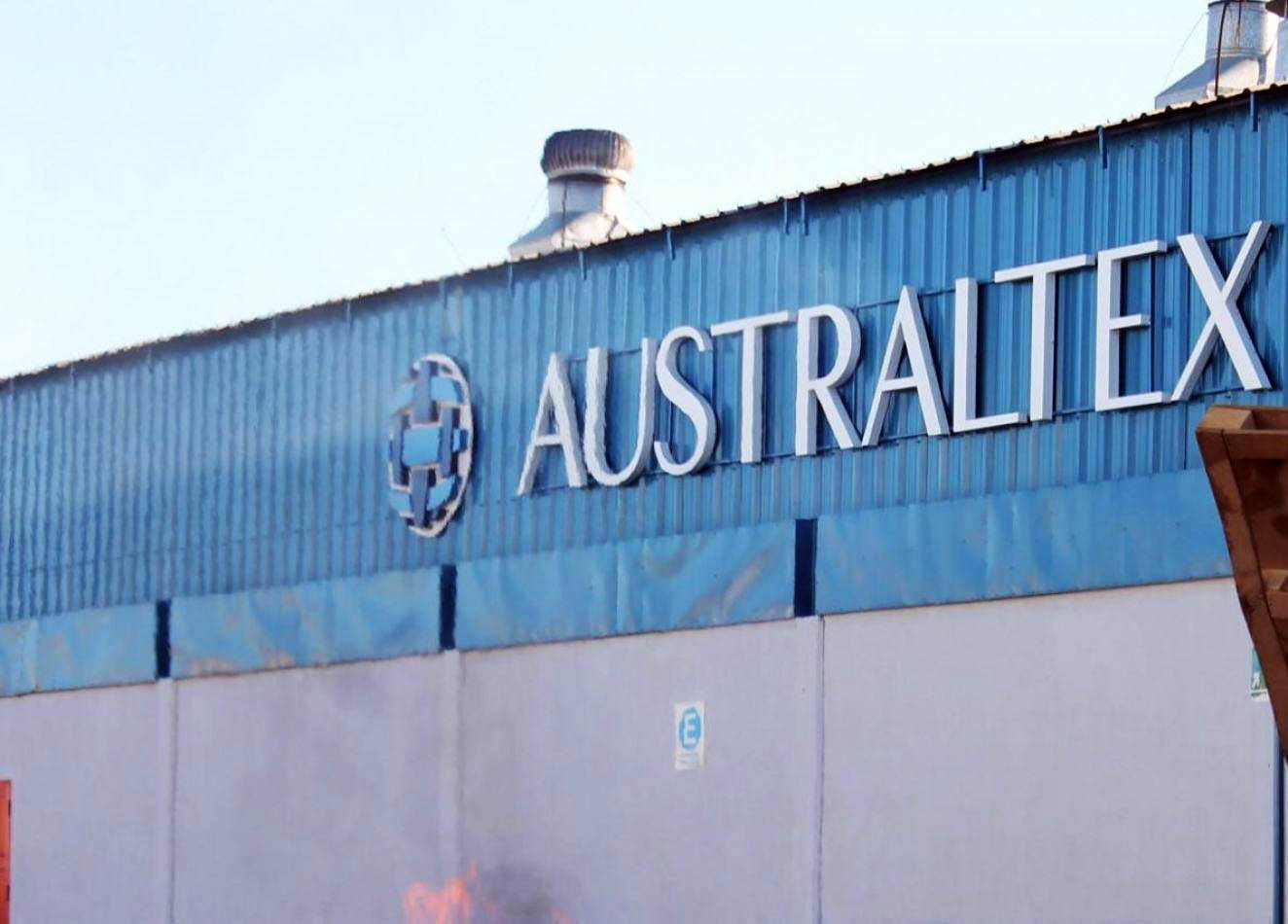 Trabajadores de Australtex exigen el pago de su quincena