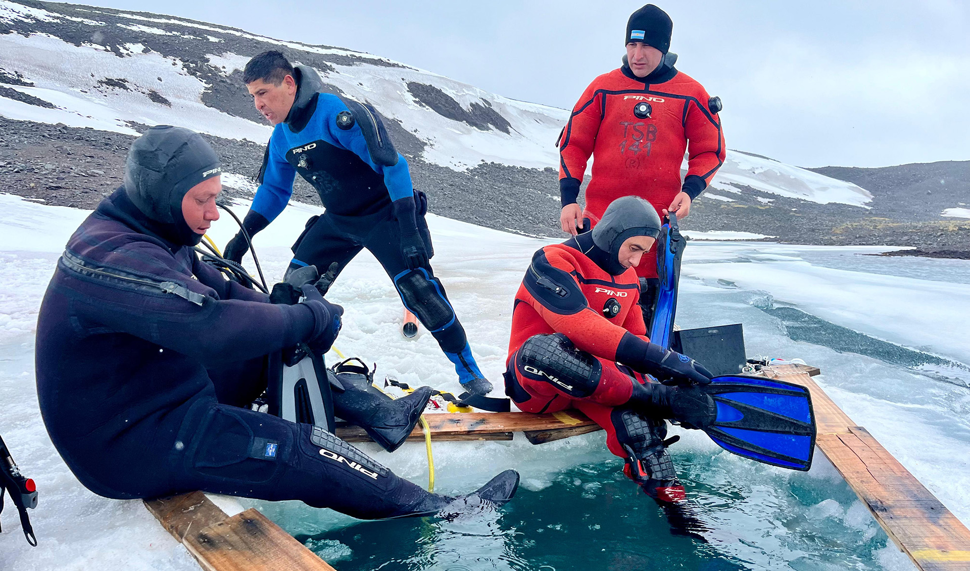 Se realizó el primer curso de buceo en aguas polares en la Base Carlini