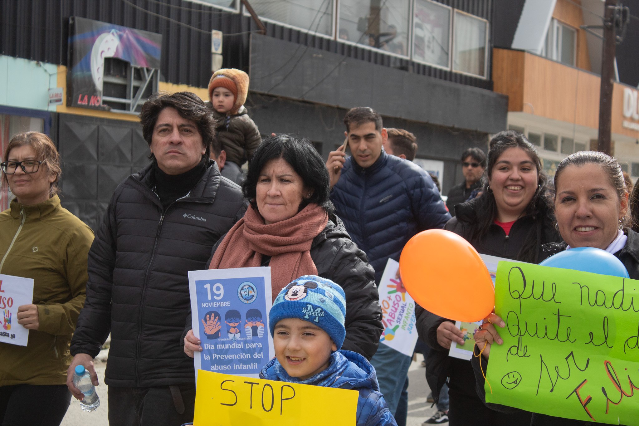 Tolhuin marchó por la prevención del abuso sexual infantil 