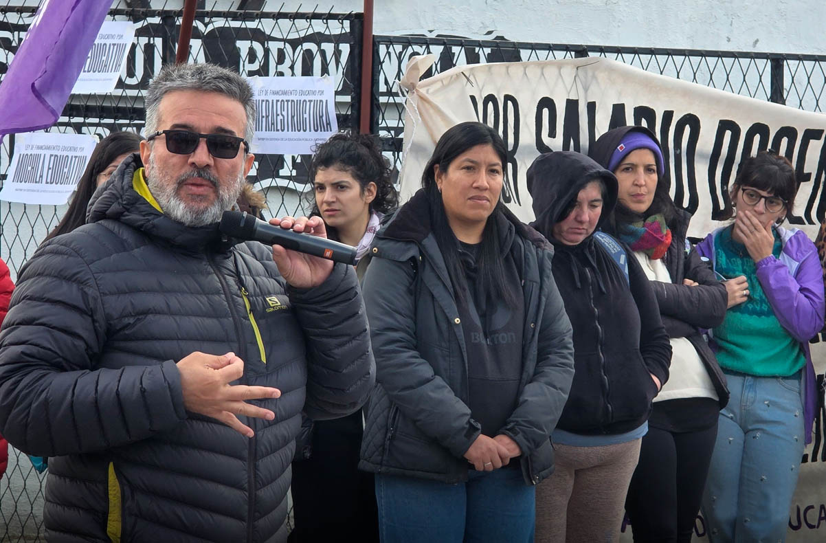 Sin avances, el Gobernador recibió a la dirigencia del sindicato docente