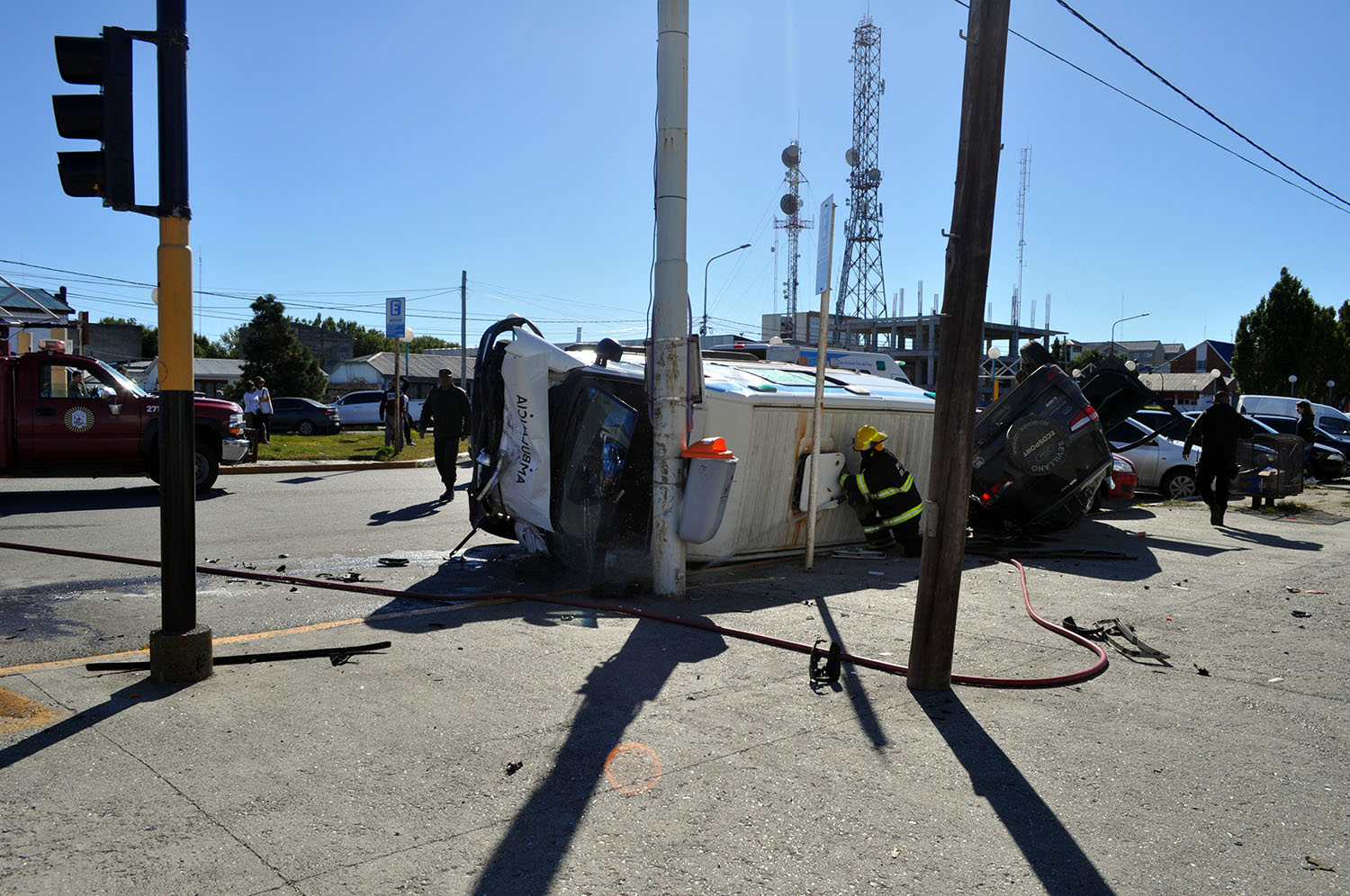 Cuatro heridos en un choque entre una ambulancia y un vehículo particular