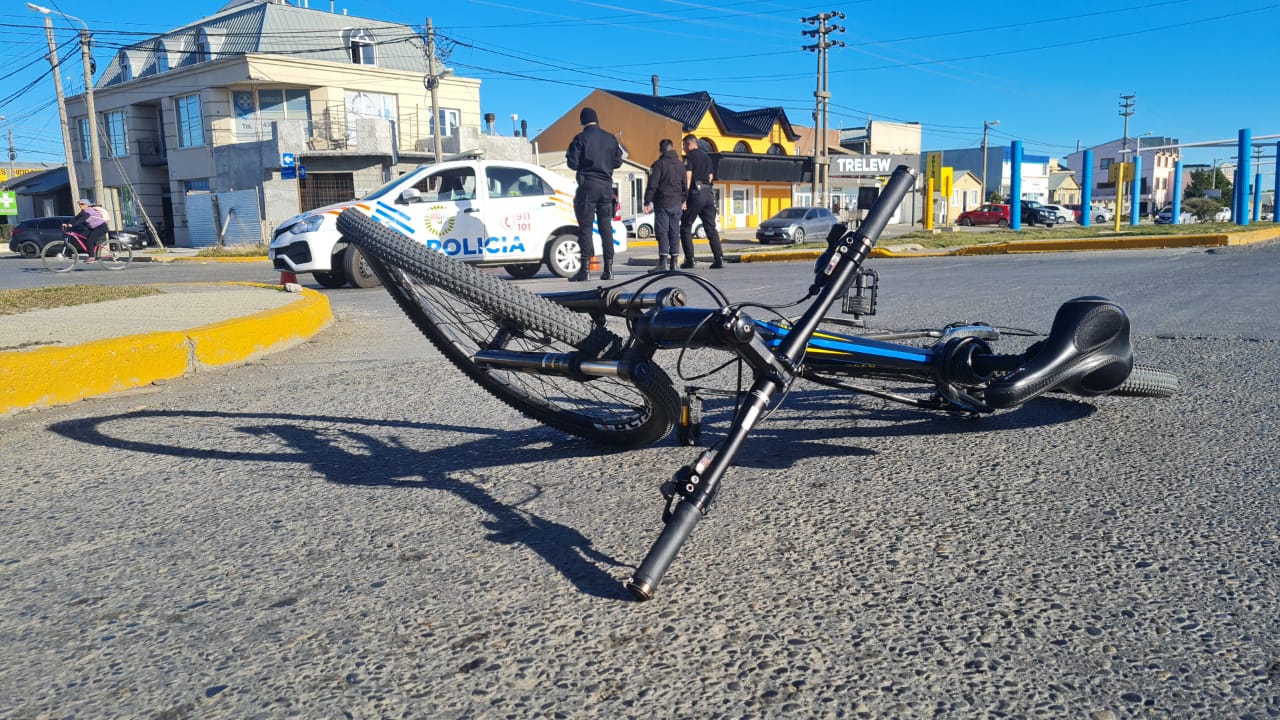 Joven ciclista atropellada en Malvinas y Almafuerte