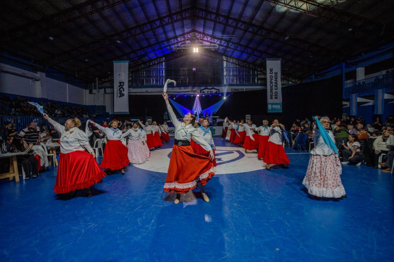 Riograndenses colmaron el club San Martín para celebrar el 25 de mayo