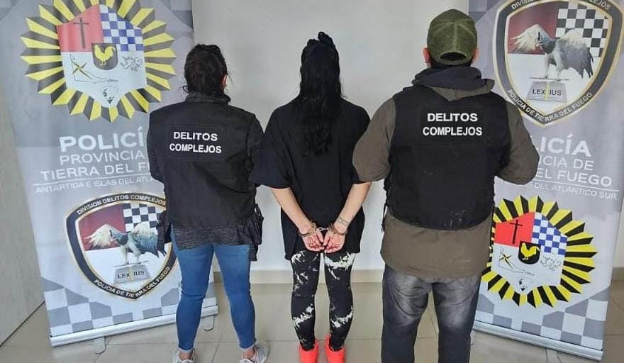 Tres detenidos por atentado contra funcionaria municipal