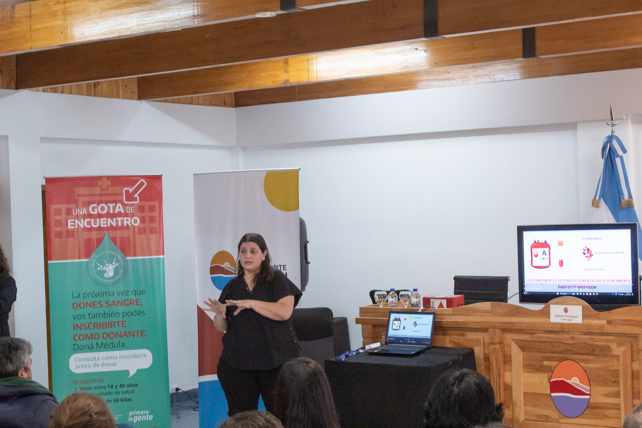 Ccharla "Vida en tus venas, la maravilla de donar sangre".