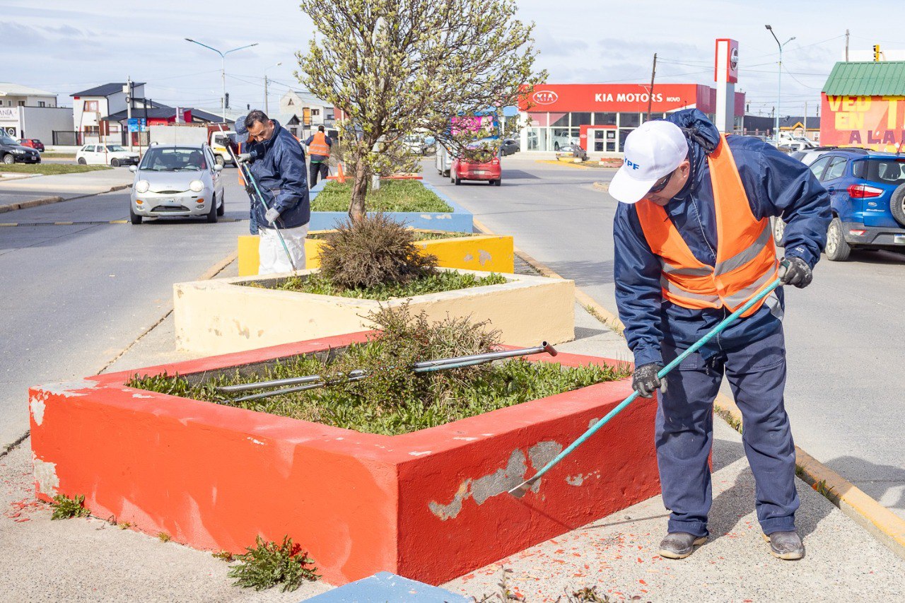 Embellecen espacios públicos de la ciudad de Río Grande