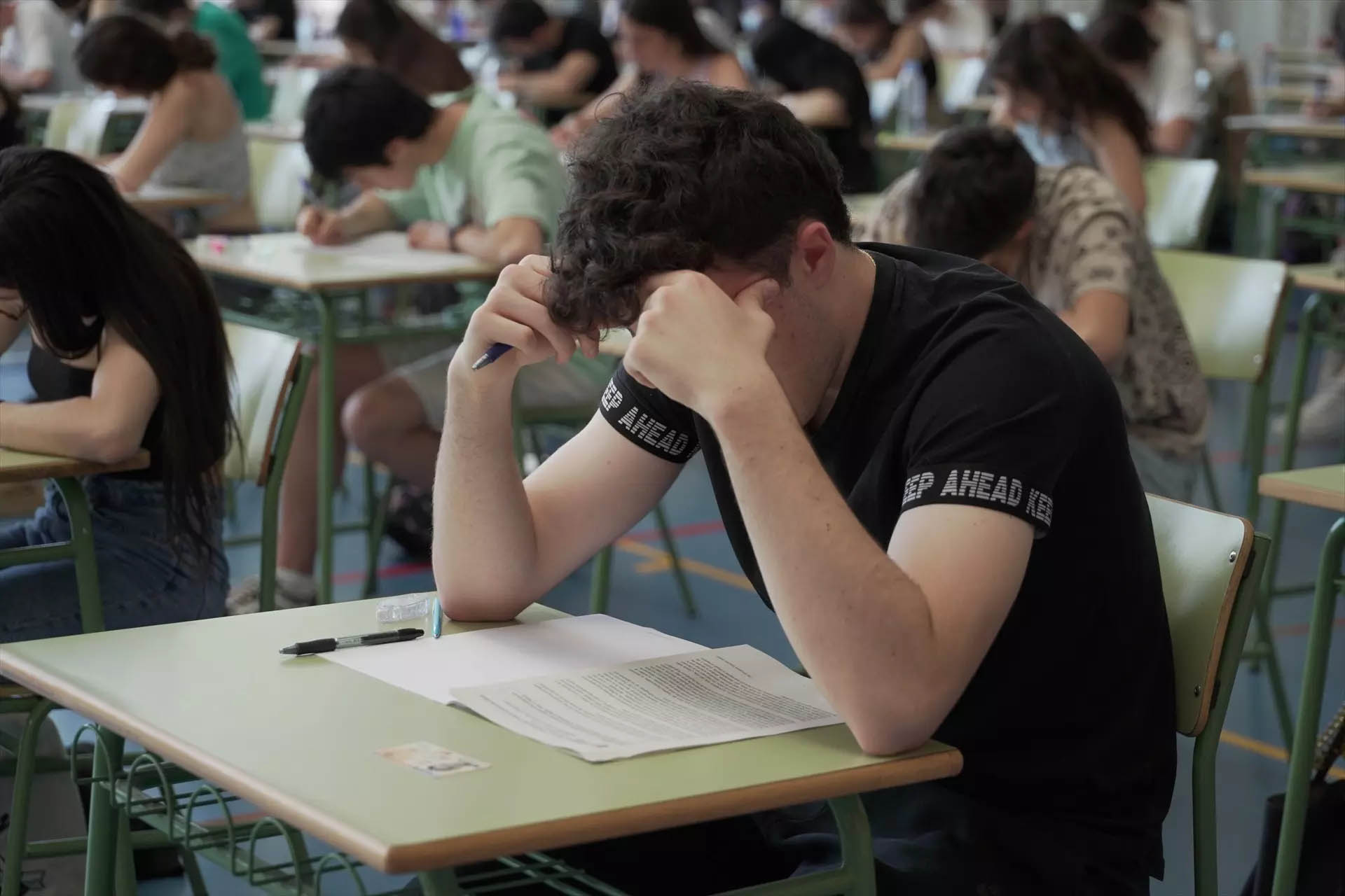 Al menos 8 de cada 10 jóvenes quieren seguir estudiando tras la secundaria, pero solo la mitad lo hace