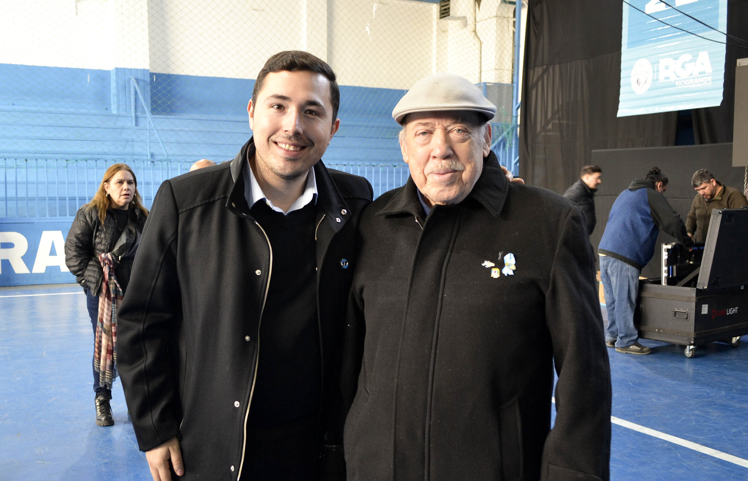 Gonzalo Ferro junto al intendente (mc) Chiquito Martínez.