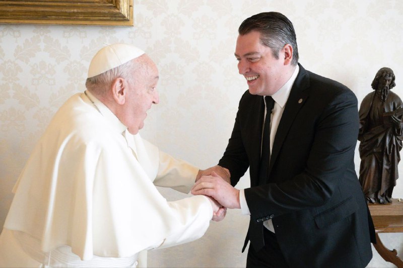 El Papa Francisco recibió al intendente Martín Perez