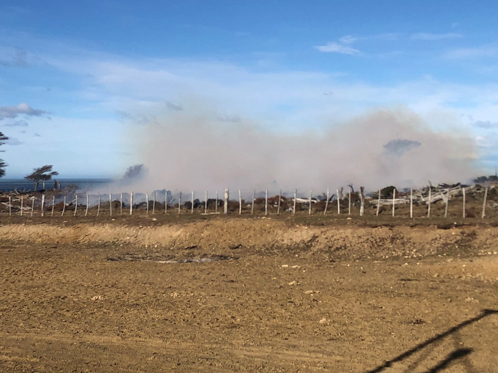 Incendio en estancia La Fueguina (Foto Luis Champonay).