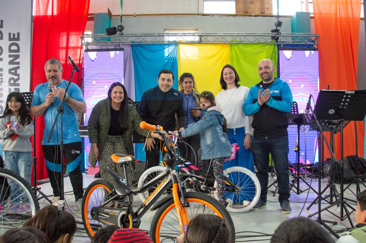 Cientos de niños y niñas fueron parte del gran cierre del Mes de las Infancias