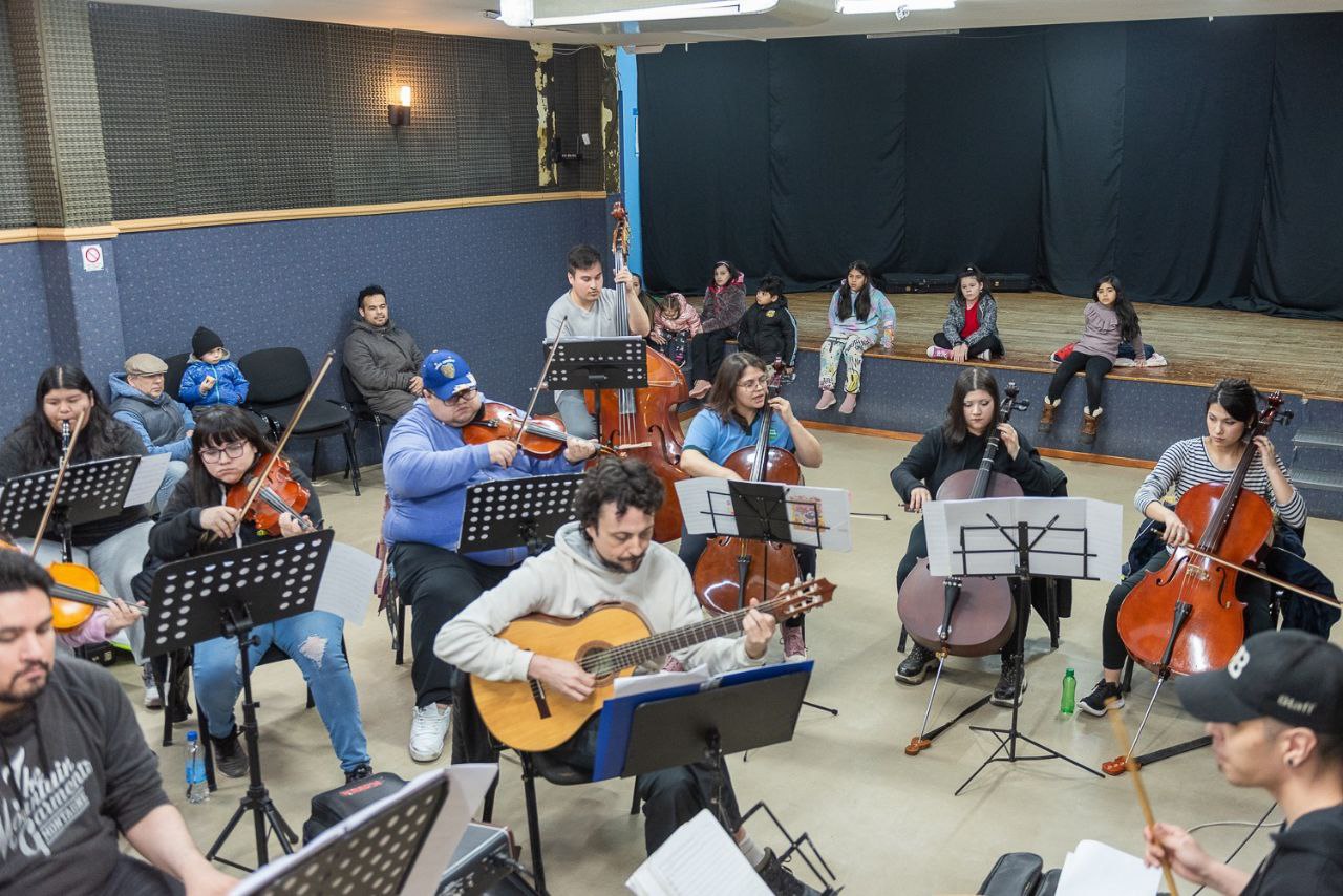 Infancias disfrutaron del primer concierto didáctico de la orquesta Kayén