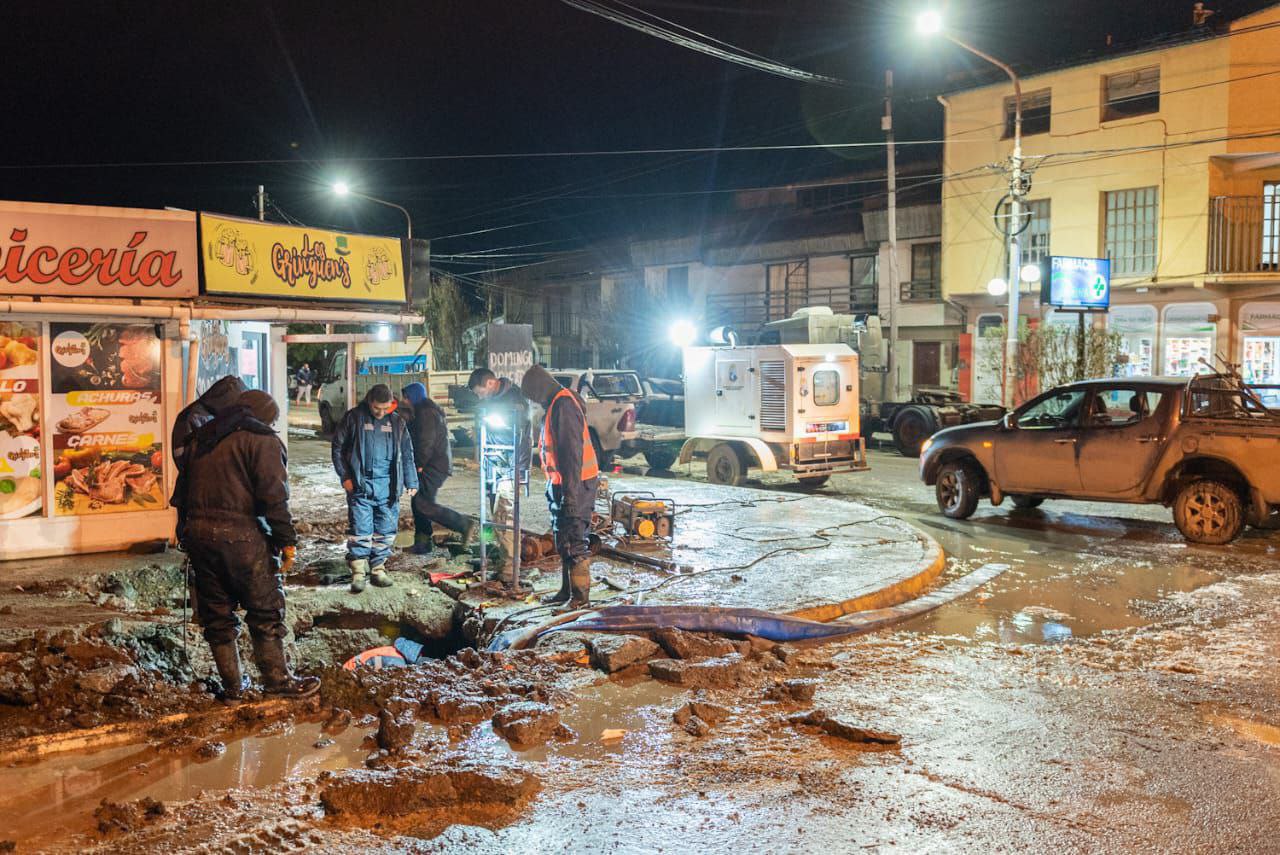 Personal municipal descongeló más de 400 cañerías domiciliarias