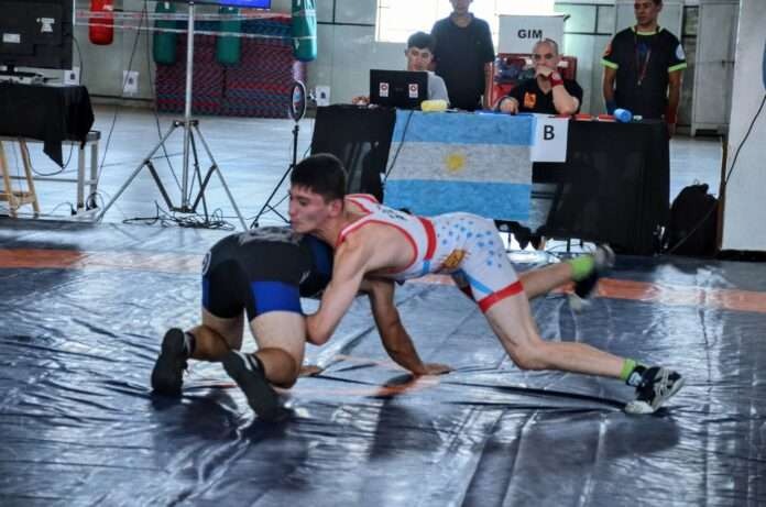 Luchadores fueguinos cosecharon 6 medallas de oro, tres de plata y seis de bronce