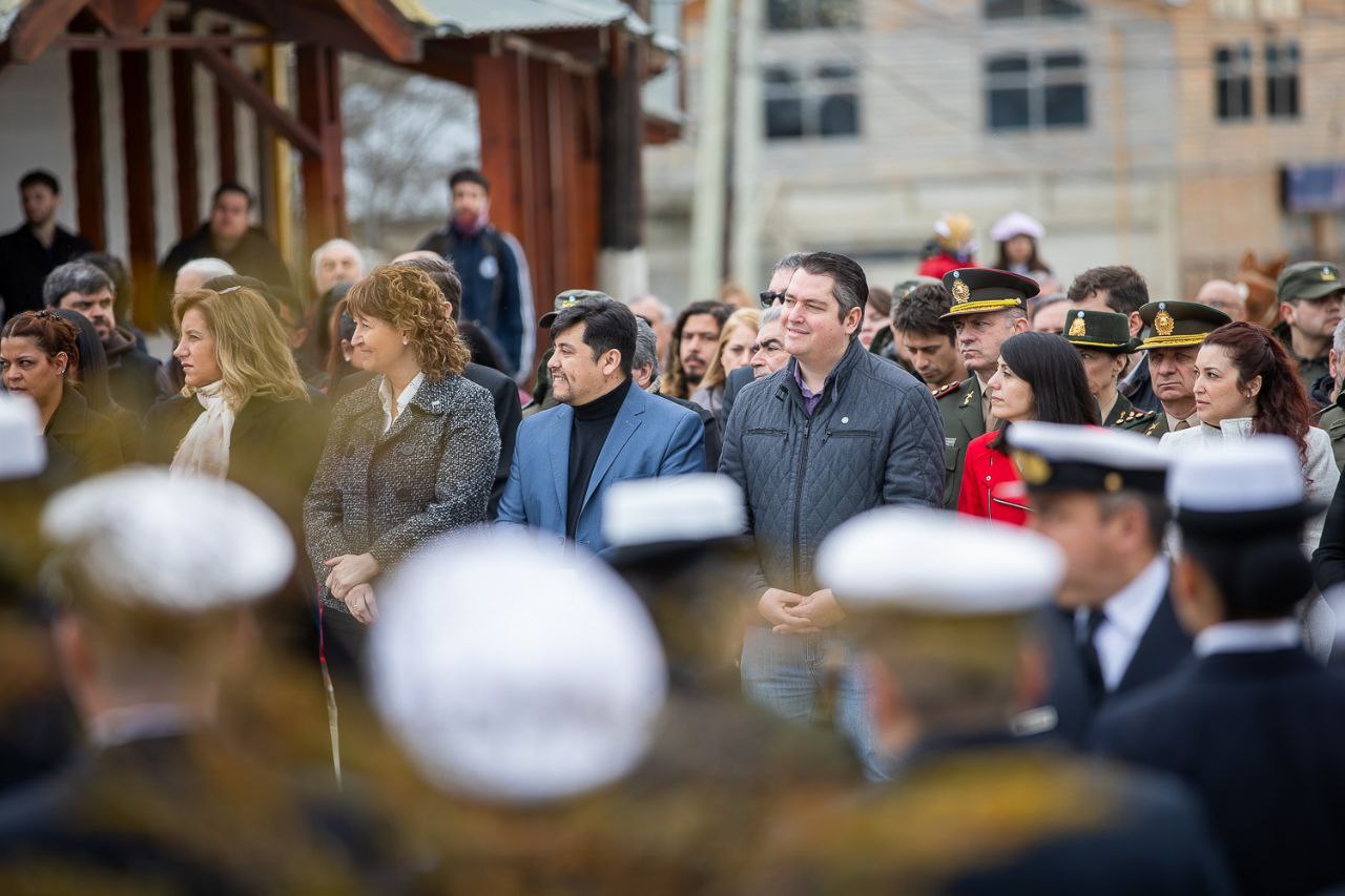 Martín Perez acompañó el acto por el aniversario de Tolhuin