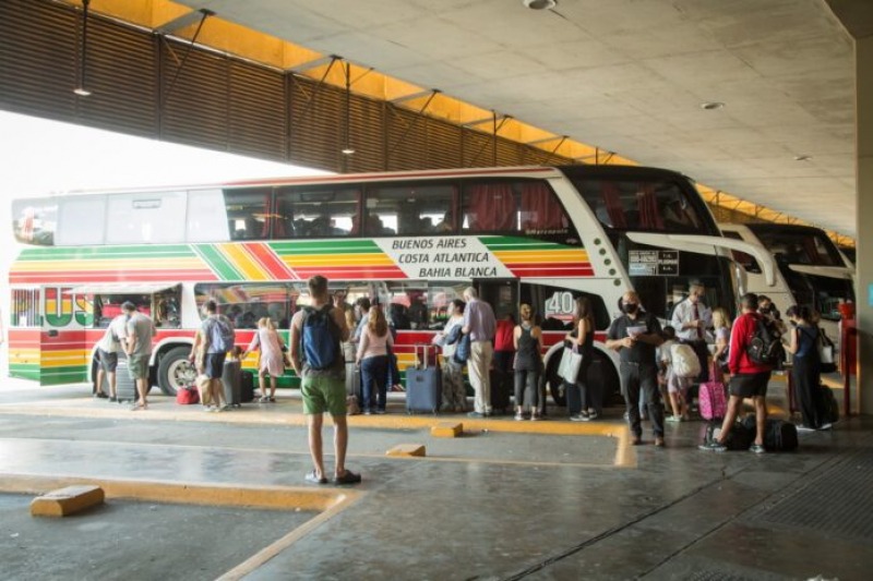 El gobierno de Javier Milei desregula el transporte automotor de larga y mediana distancia