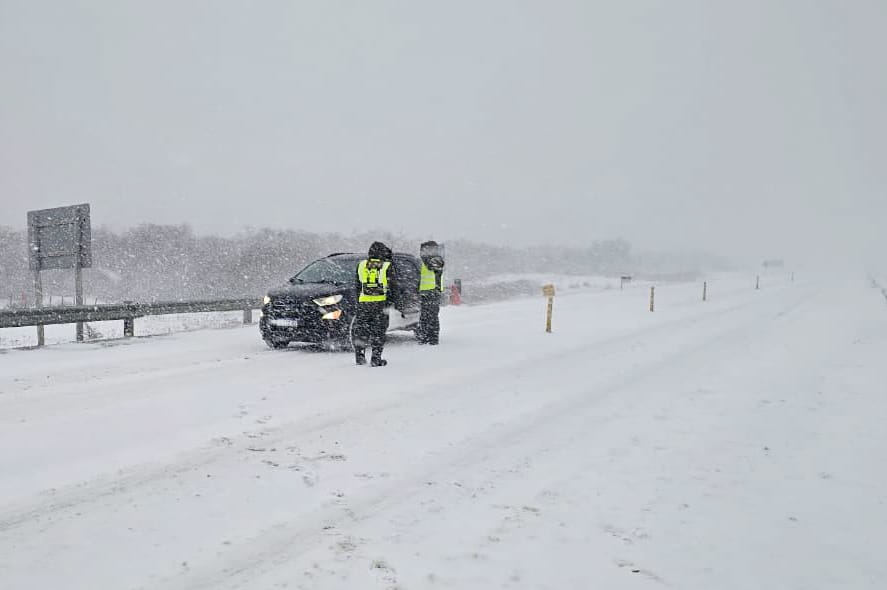 Autoridades piden transitar con extrema precaución por la ruta 3