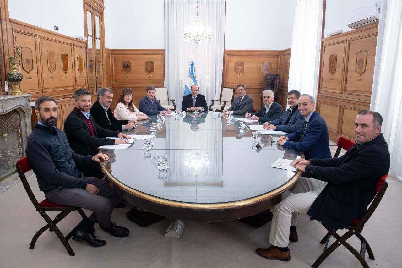 Guillermo Francos recibió a Gustavo Melella en Casa Rosada.