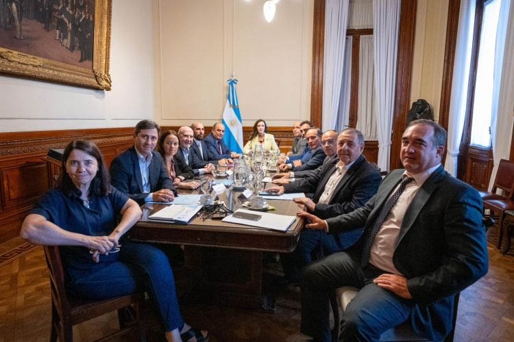 Pablo Blanco participó de la reunión del Senado junto a Villarruel y Francos