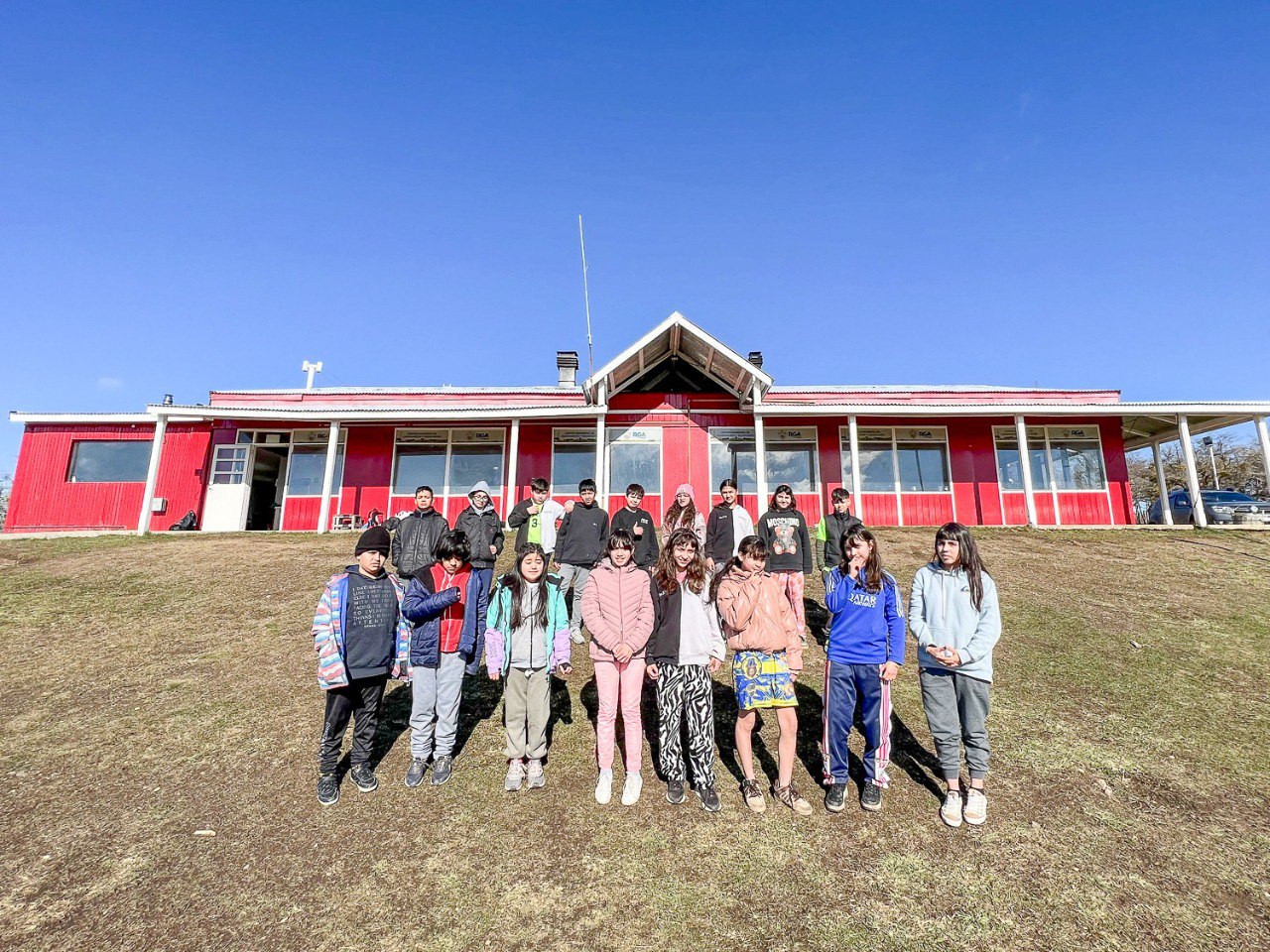 El 6° grado B turno tarde de la Escuela N° 46 dio inicio a este programa que se lleva adelante en el Centro Municipal de Campamento y Recreación de Río Grande.