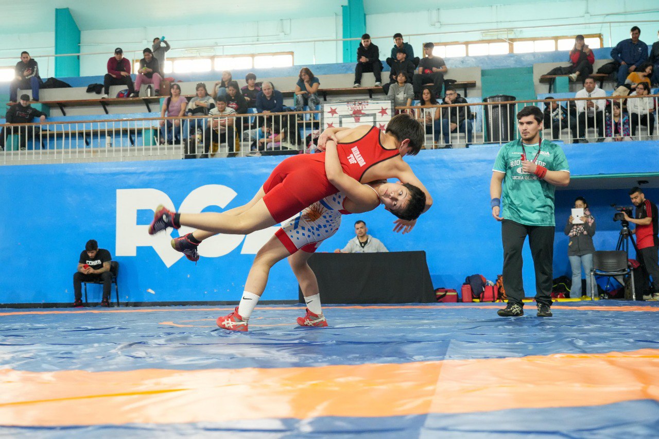 El Polideportivo Alejandro “Guata” Navarro fue el escenario para el primer torneo de Lucha Olímpica.