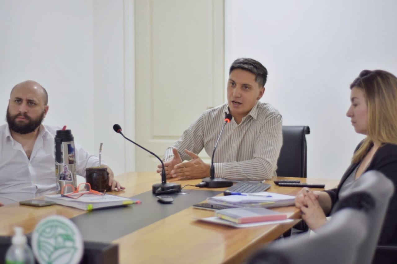 Subsecretario de Desarrollo Productivo, Facundo Armas, el director de Desarrollo Agroproductivo, Juan Manuel Allende; personal técnico de la Dirección de Cooperación, Lorena Cayo y Mariano Lana.