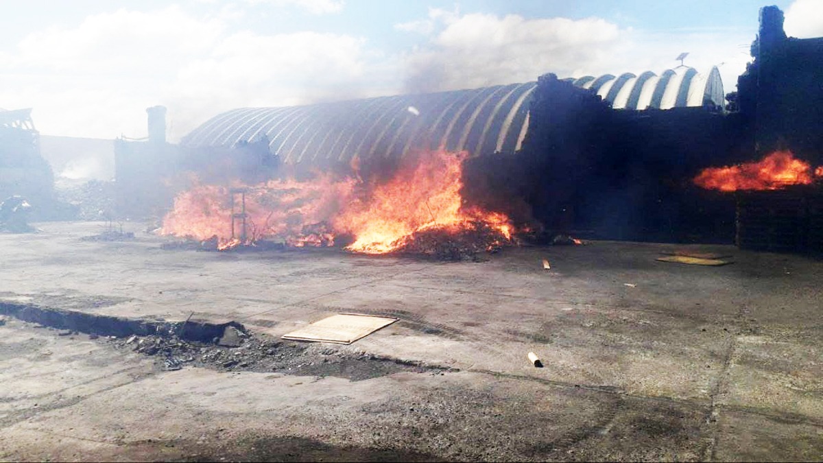 Por enésima vez de reinició el fuego en la Recicladora SyR