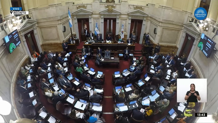 Otro aumento en las dietas de los senadores.