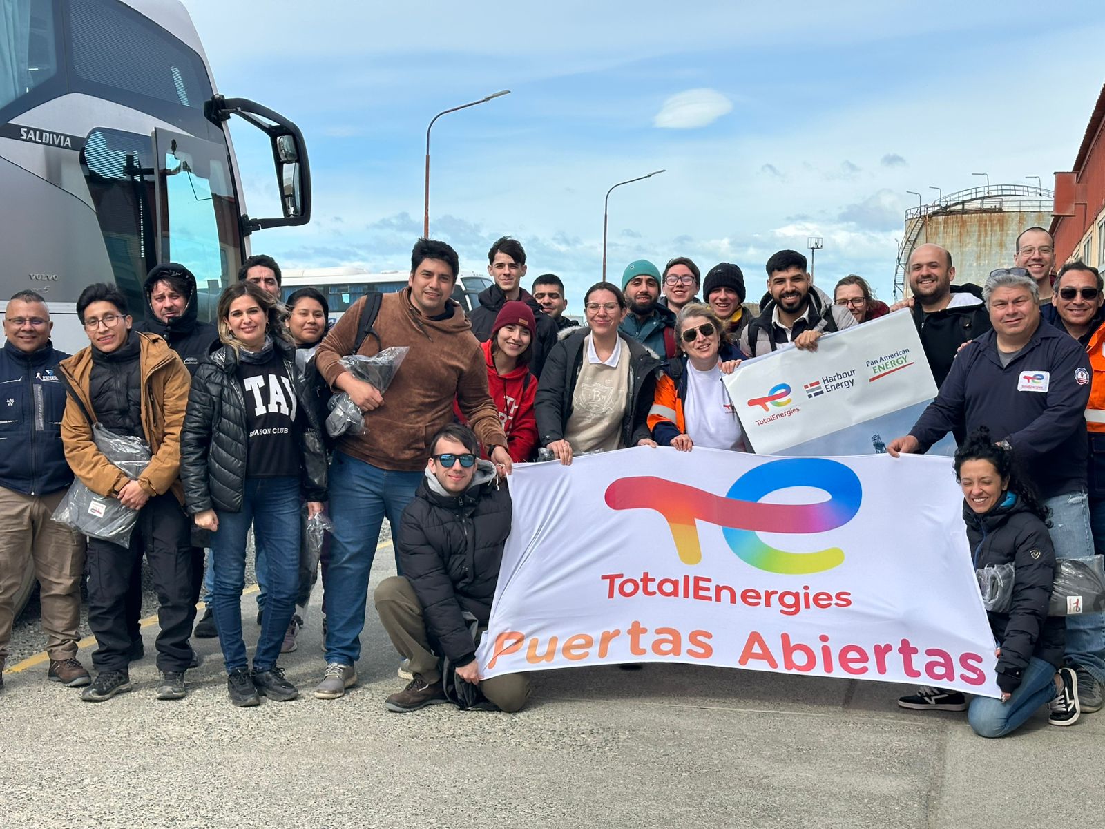 Alumnos de ingeniería de la UTN visitaron la planta de Total Austral