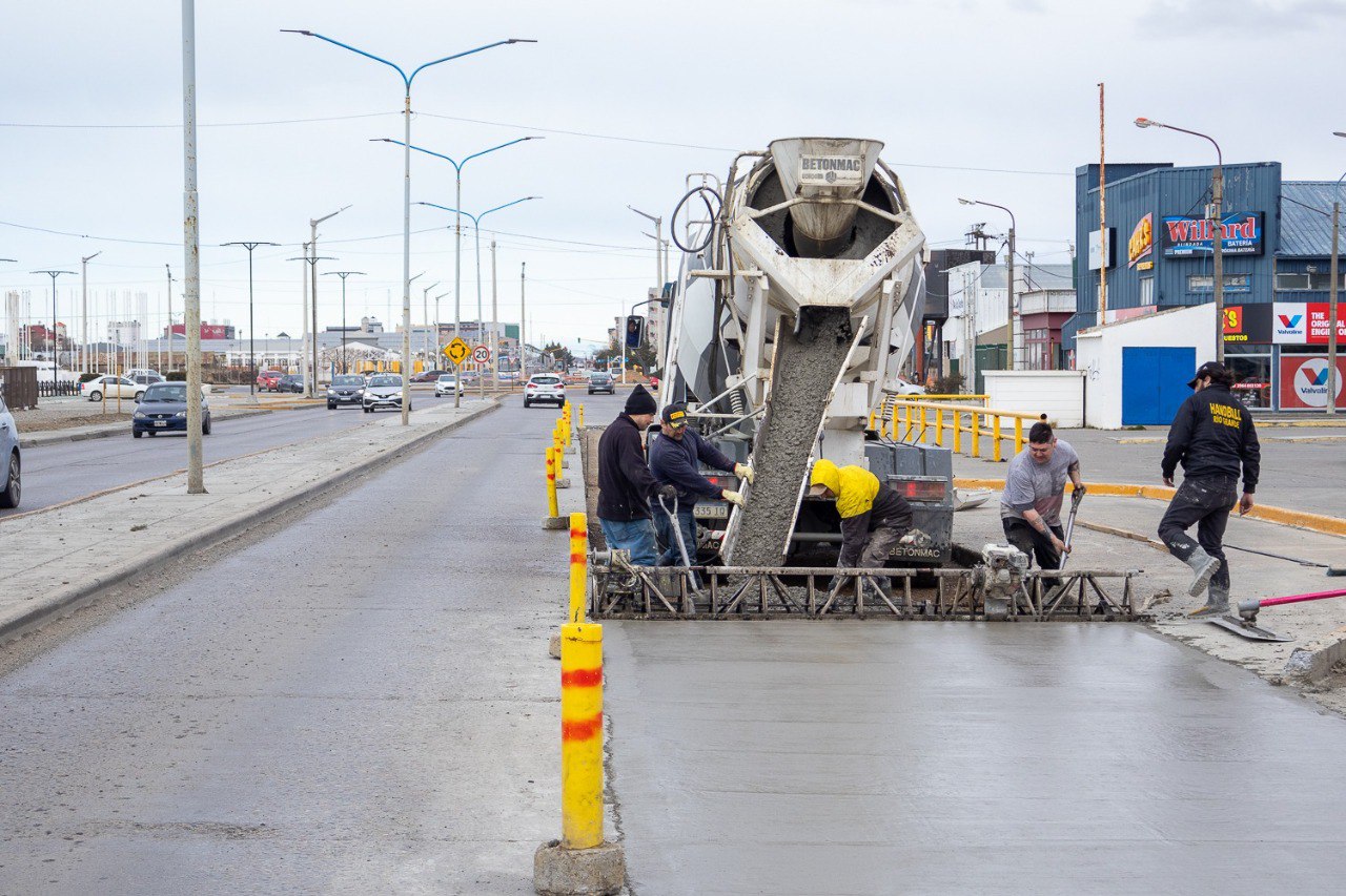 Con un importante despliegue, avanza el plan de obras viales