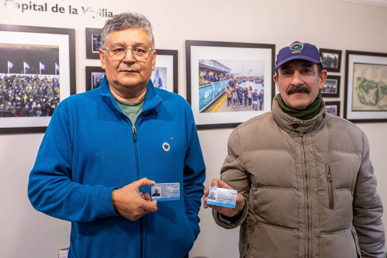 Veteranos recibieron licencias de conducir con dirección en las Islas Malvinas