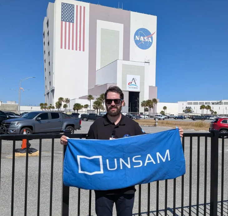 Gabriel Sanca, ingeniero oriundo de Comodoro Rivadavia que forma parte del desarrollo de un microsatélite que será enviado en la misión Artemis 2.