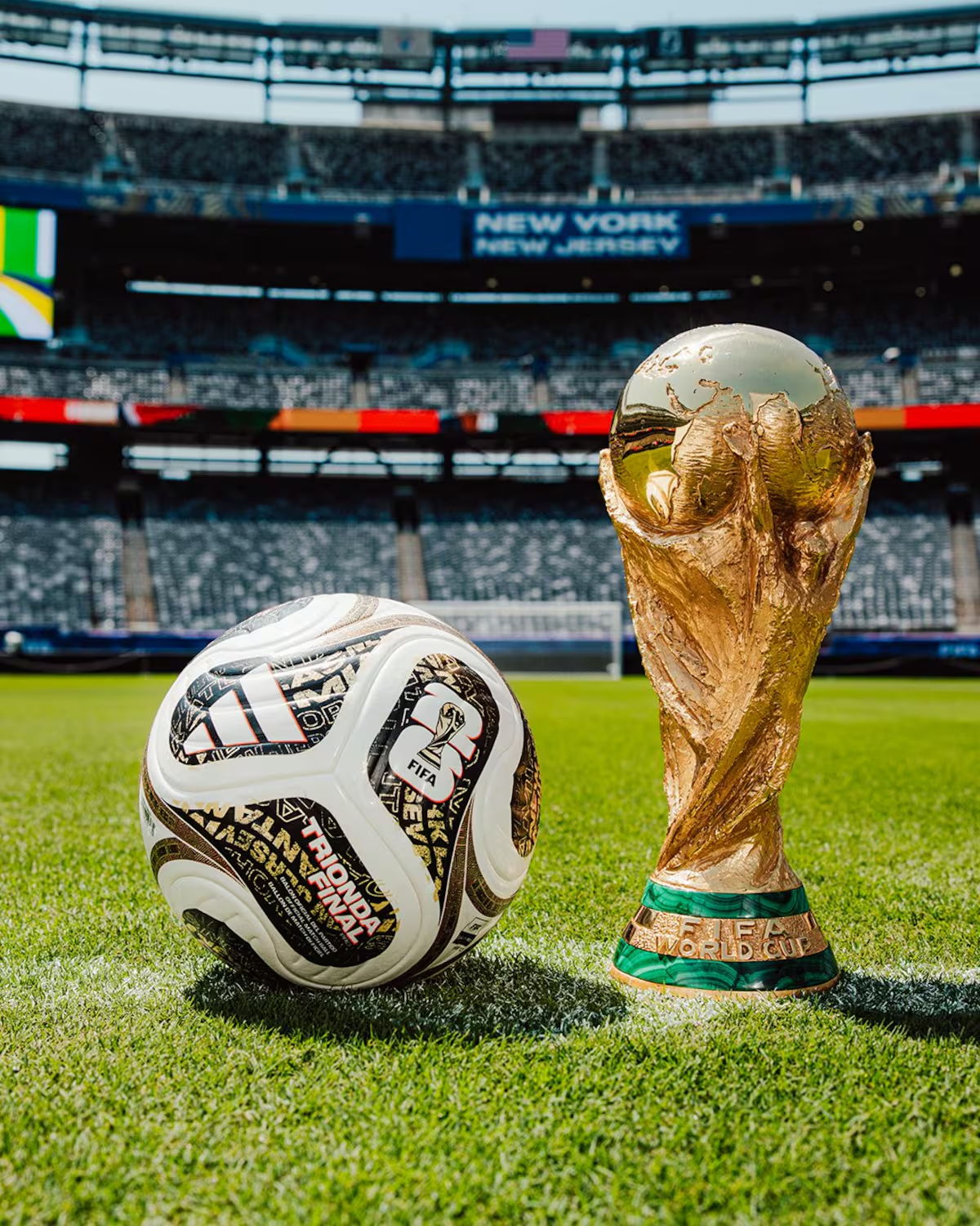 Aunque cambia su apariencia, la nueva pelota conserva la tecnología "Connected Ball", que envía datos en tiempo real al VAR.