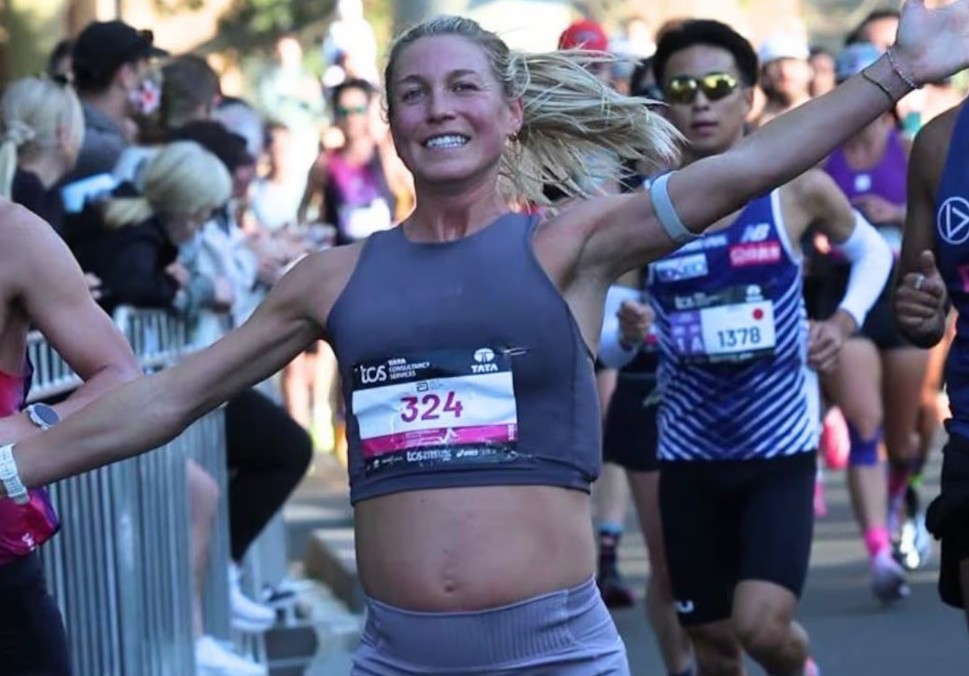 Embarazada de 8 meses: La atleta Ali Anderson corrió la maratón de Sidney en menos de tres horas