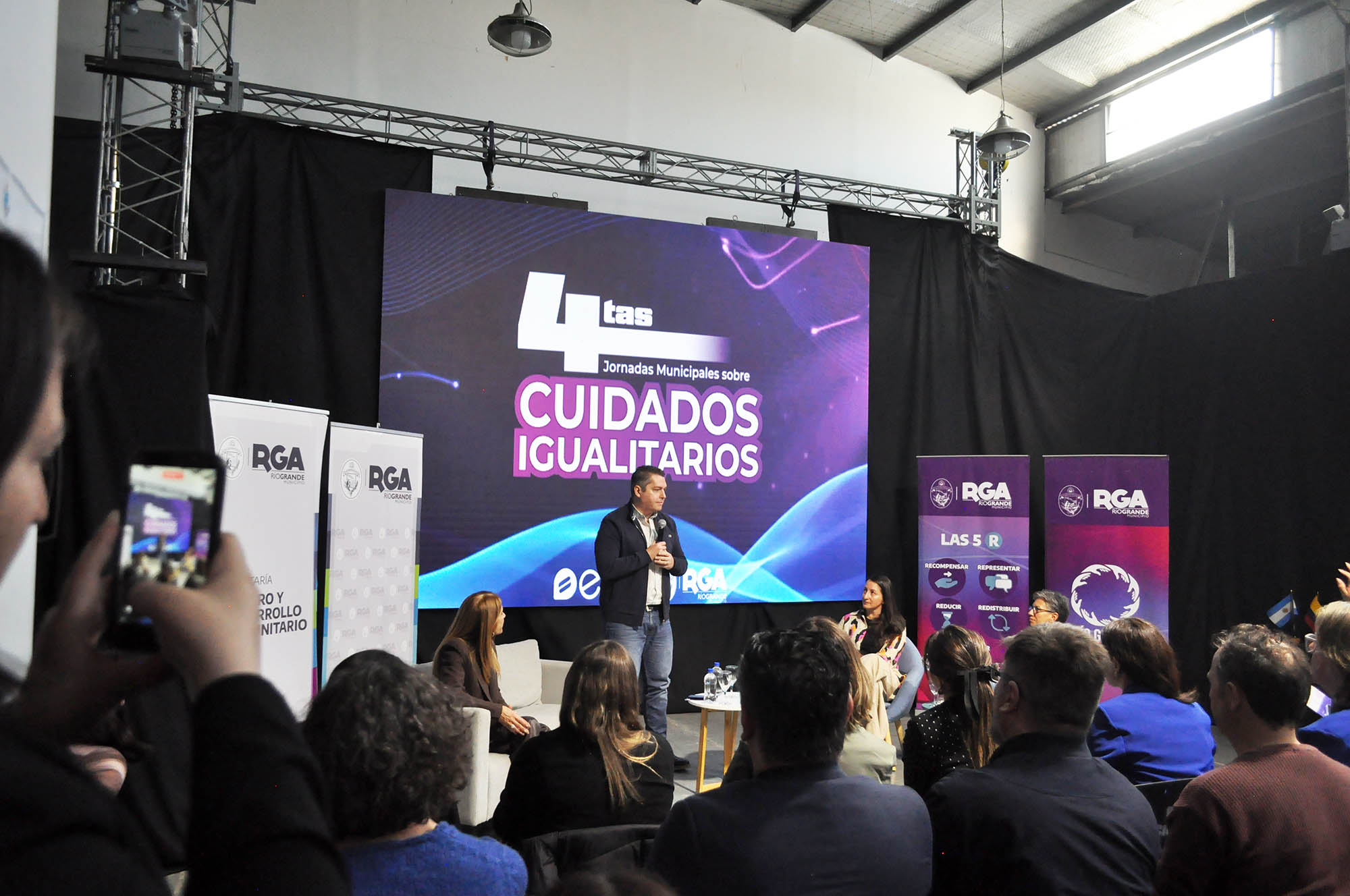 Martín Perez encabezó la apertura de las 4tas jornadas de Cuidados Igualitarios