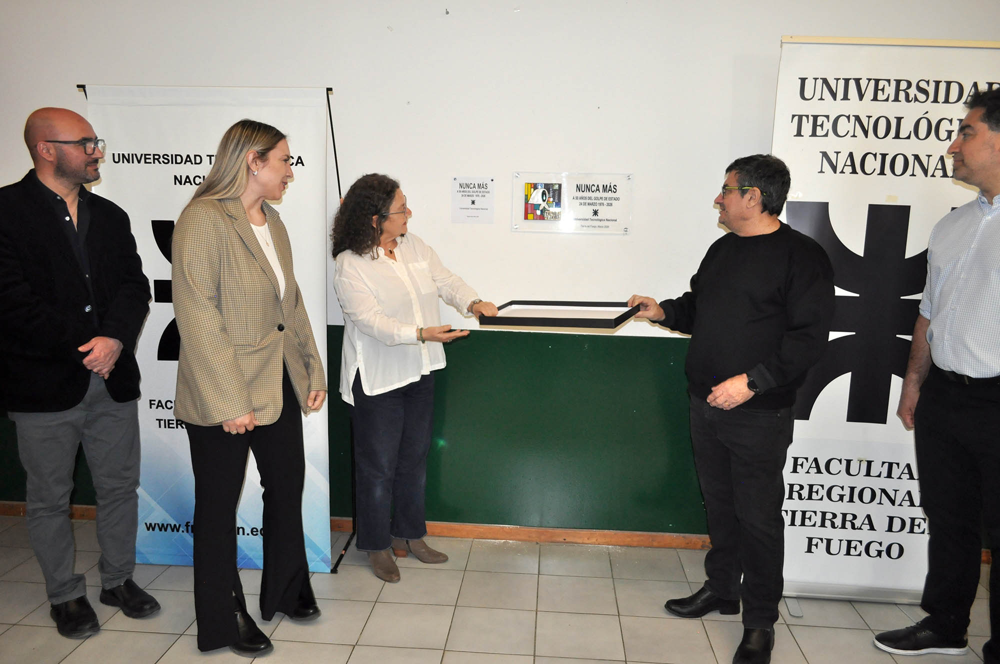La UTN Tierra del Fuego descubrió una placa en homenaje a las víctimas de la dictadura